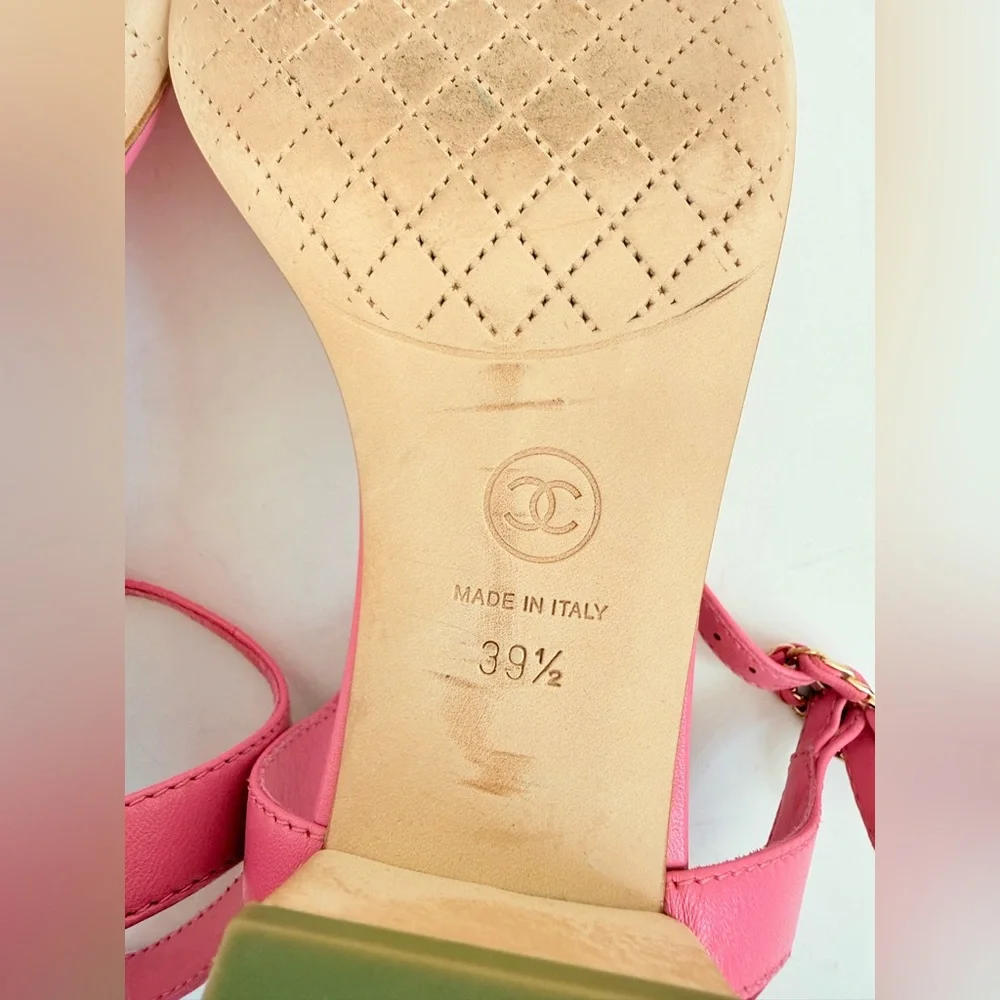 Chanel 20S Pink Quilted Lambskin CC Chain Thong Sandals Gold Hardware EU 39.5 - Picture 9 of 11